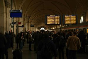 Bologna in tilt: treni cancellati e ritardi a causa dello sciopero