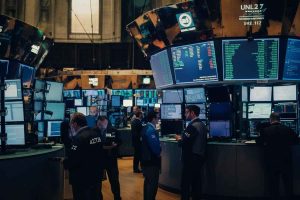 Borsa europea in altalena: Francoforte guadagna lo 0,27%