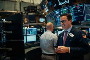 Borsa europea in rialzo: Parigi guadagna l'1,28% mentre Londra resta chiusa