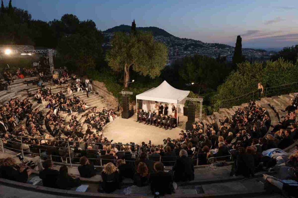 Helen Hunt incanta il Taormina Film Festival con la sua presenza straordinaria