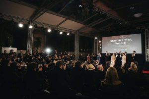 Il potere dell'applauso: 19 minuti di emozioni e ricordi storici