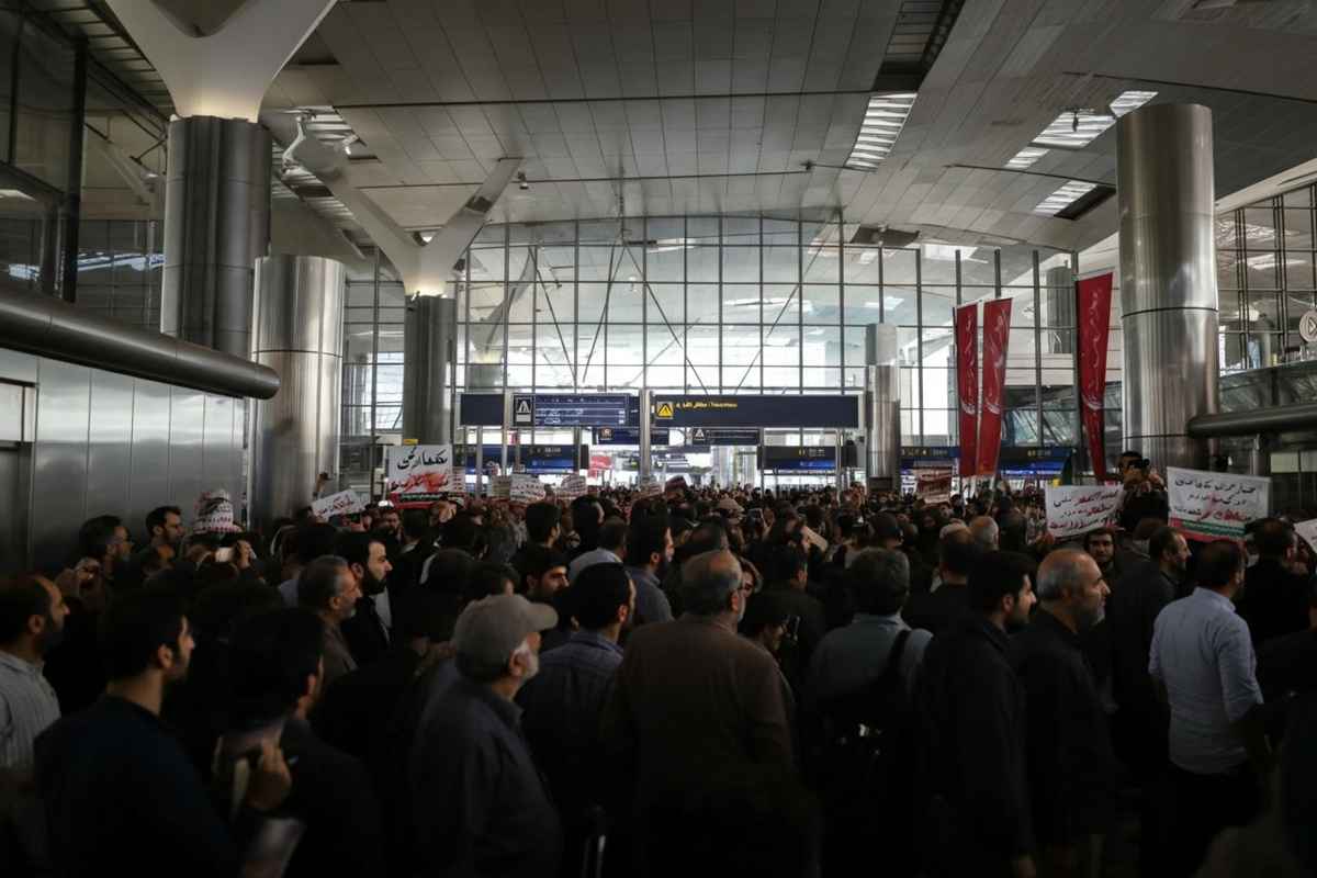Il trionfale ritorno di Jafar Panahi a Teheran: l'abbraccio dei suoi sostenitori