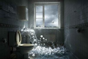 La sorprendente grandinata dal wc: il mistero della casa al secondo piano di Pinerolo