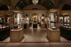 Lvmh perde terreno in Borsa e abbandona la top five delle aziende europee