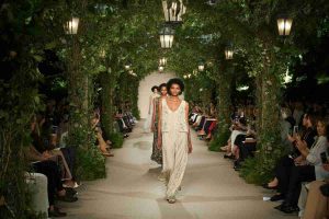 Maria Grazia Chiuri si congeda da Dior: un'era di innovazione e stile si chiude
