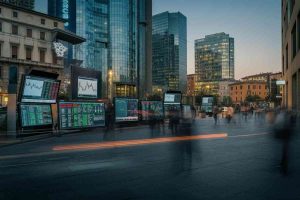 Milano avvia la giornata con un leggero segno positivo: +0,07% in Borsa