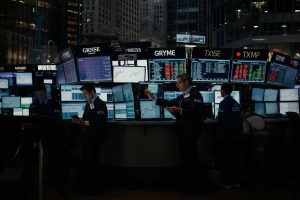 Milano in rosso: la Borsa chiude con un calo dello 0,73%