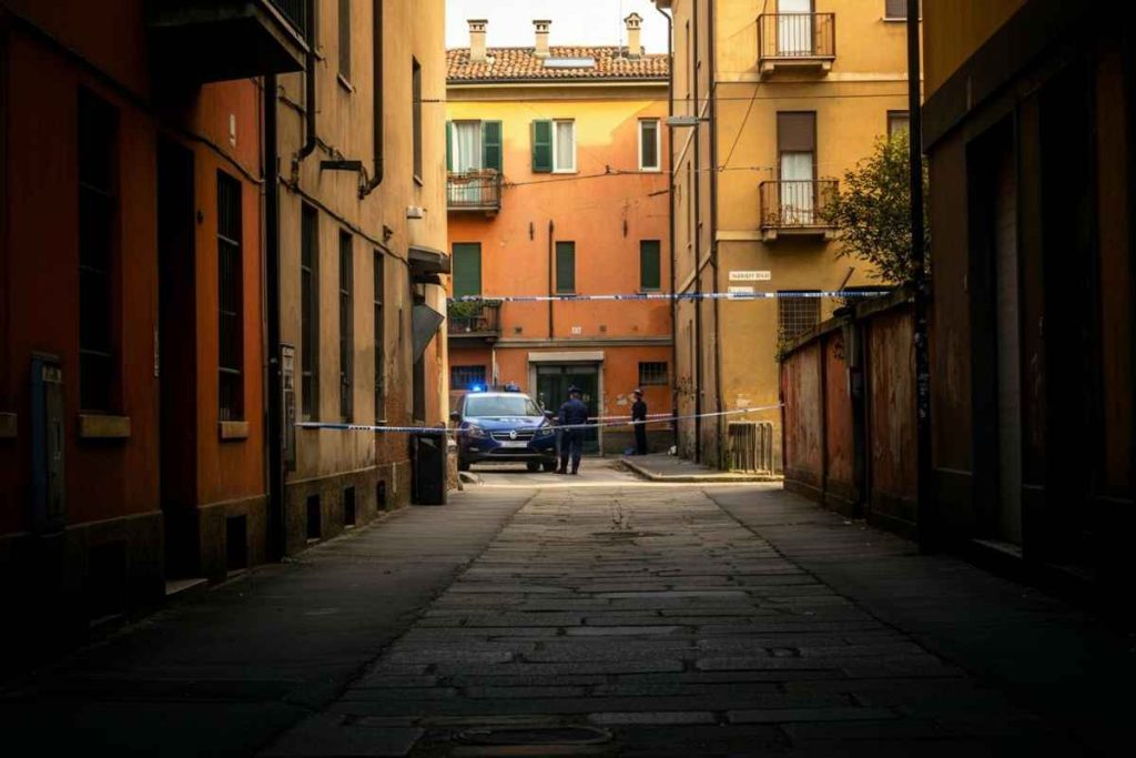 Mistero a Bologna: trovato morto un 59enne gestore di un cannabis shop, caccia al killer e all'arma del delitto