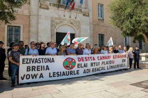 Proteste vibranti a Reggio Calabria per la visita di Salvini: 'No al ponte'