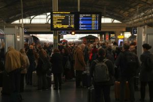 Roma in tilt: sciopero provoca cancellazioni e ritardi fino a 90 minuti sui treni