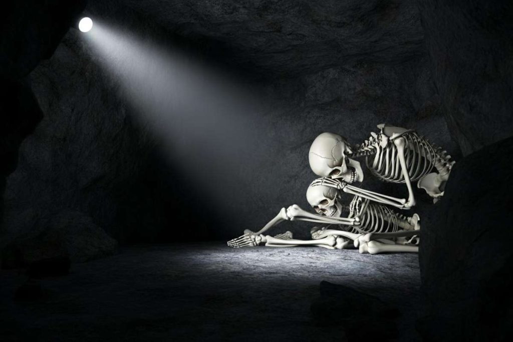 Scheletri antichi scoperti in una grotta di Roma: mistero e omicidio a 30 anni di distanza
