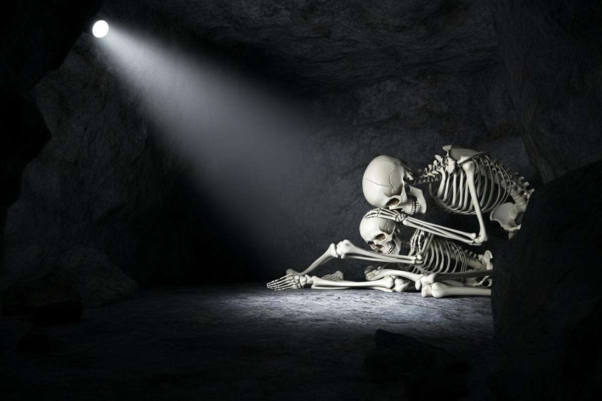 Scheletri antichi scoperti in una grotta di Roma: mistero e omicidio a 30 anni di distanza