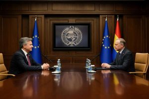 Schlein incontra il leader del CHP Ozgur Ozel a Istanbul: un dialogo cruciale per il futuro politico turco