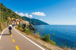 Scopri la Liguria in bicicletta: l'Oscar del cicloturismo premia la Cycling Riviera