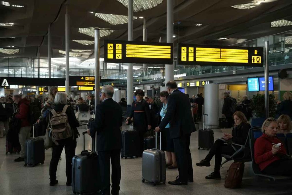 Aeroporti del Nord-Ovest in crisi: voli bloccati a Milano, Torino e Genova per guasto ai radar