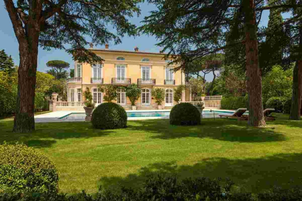 Barbara Berlusconi acquista villa Macherio a rate: anche Paolo Berlusconi entra nel business immobiliare di famiglia