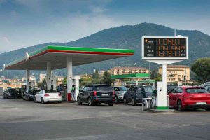 Benzina alle stelle: il prezzo del verde supera 1,9 euro
