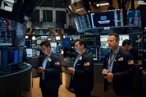 Borsa europea recupera terreno nel finale grazie a New York, Milano chiude a -0,85%
