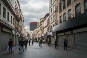 Cina in deflazione: i prezzi al consumo scendono per la prima volta in anni
