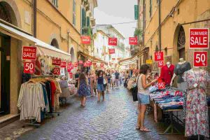 Codacons prevede spesa record di 3 miliardi di euro per i saldi estivi