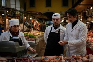 Contratti nel terziario: un divario retributivo annuale di 4.000 euro tra i lavoratori