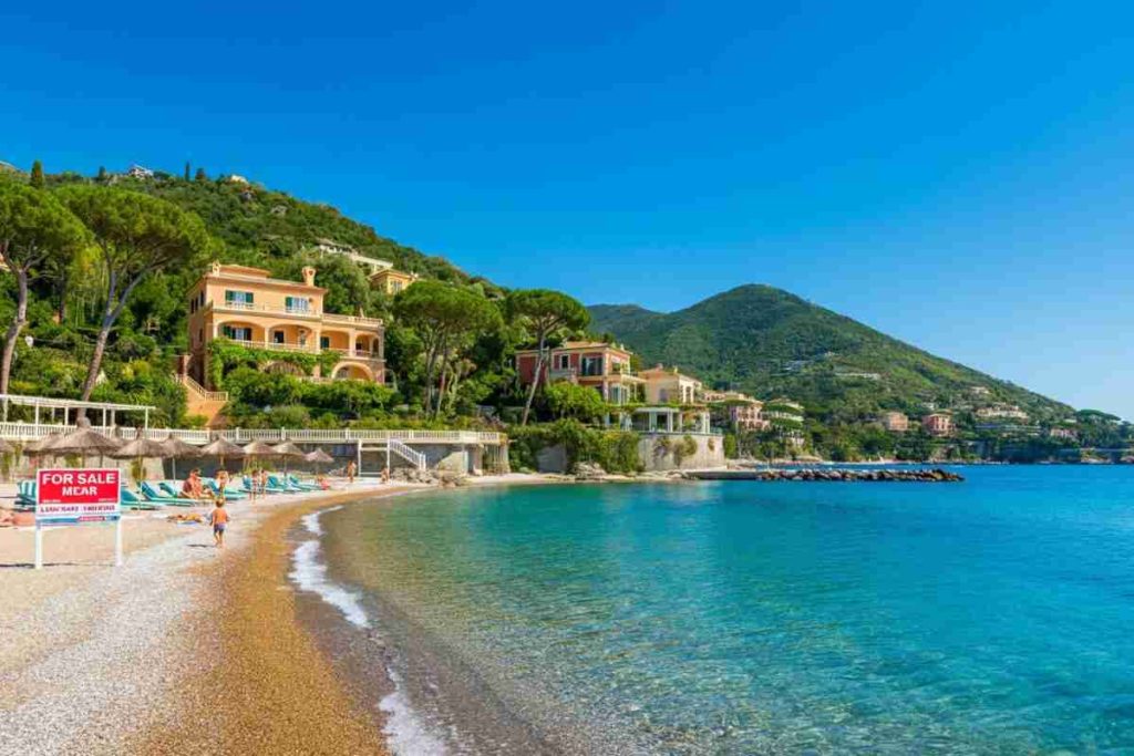 Estate nel Lazio: la corsa alle case vacanza da Fregene a Sperlonga