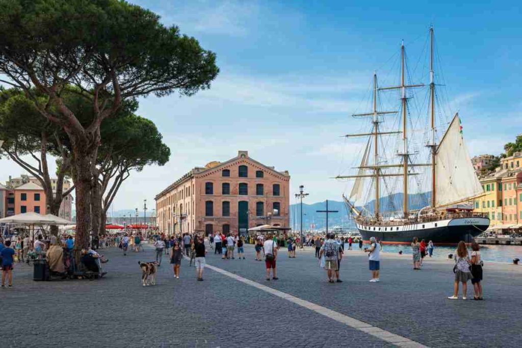 Genova celebra l'Amerigo Vespucci tra selfie e sorrisi