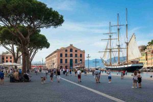 Genova celebra l'Amerigo Vespucci tra selfie e sorrisi