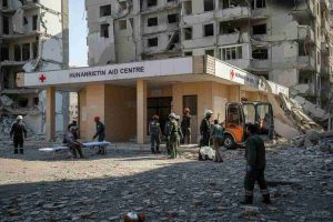 Israele colpisce un centro aiuti a Rafah: 22 vittime in un attacco devastante