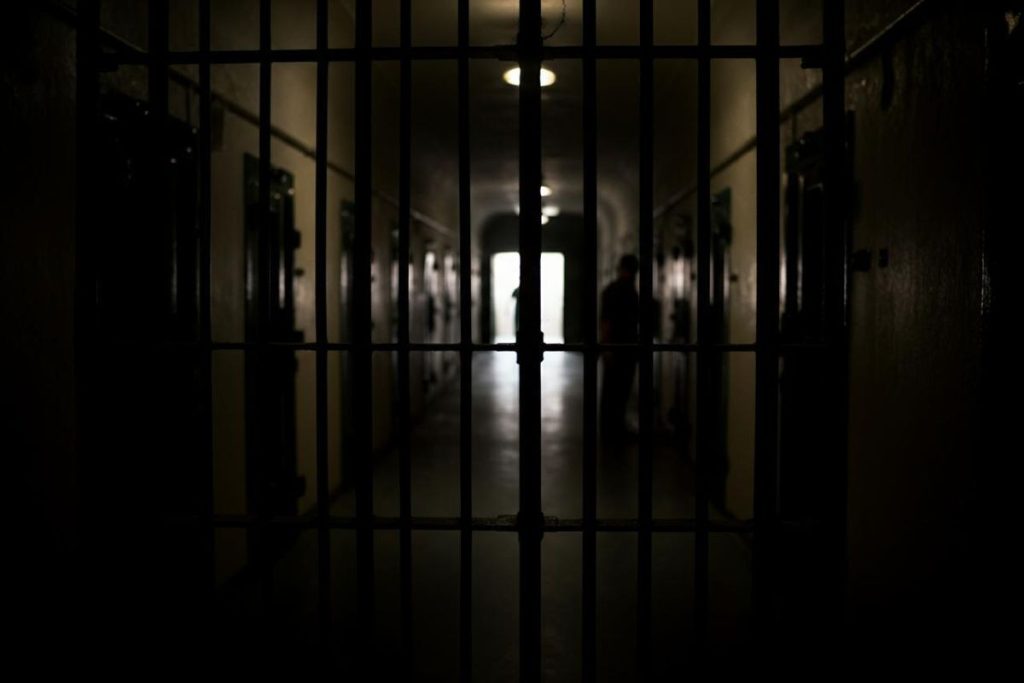 Killer delle escort aggredito in carcere: olio bollente in faccia per Vasile Frumuzache