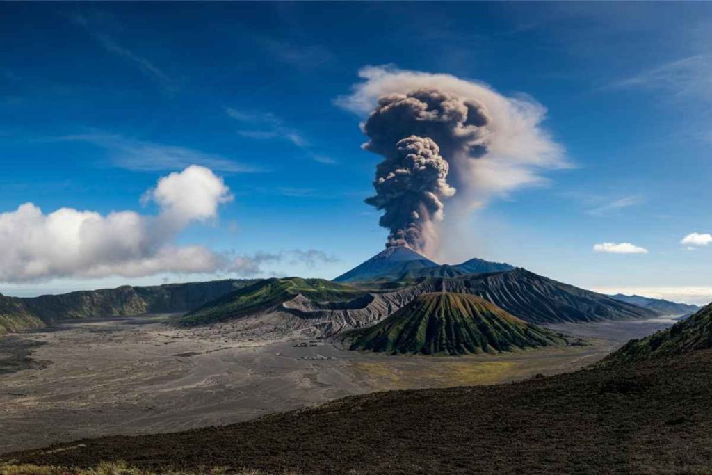L'Etna in eruzione: immagini straordinarie dai satelliti europei
