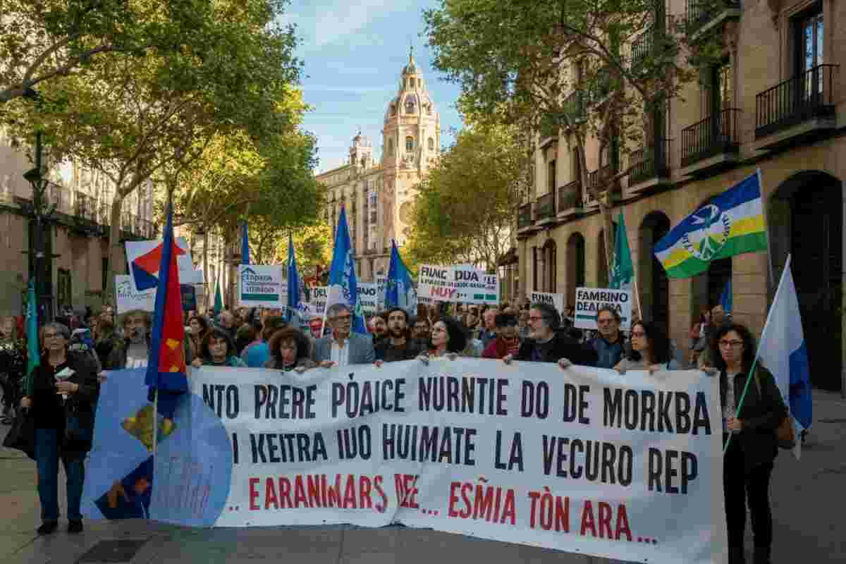 La cultura spagnola si unisce per Gaza: da Almodovar a Cercas