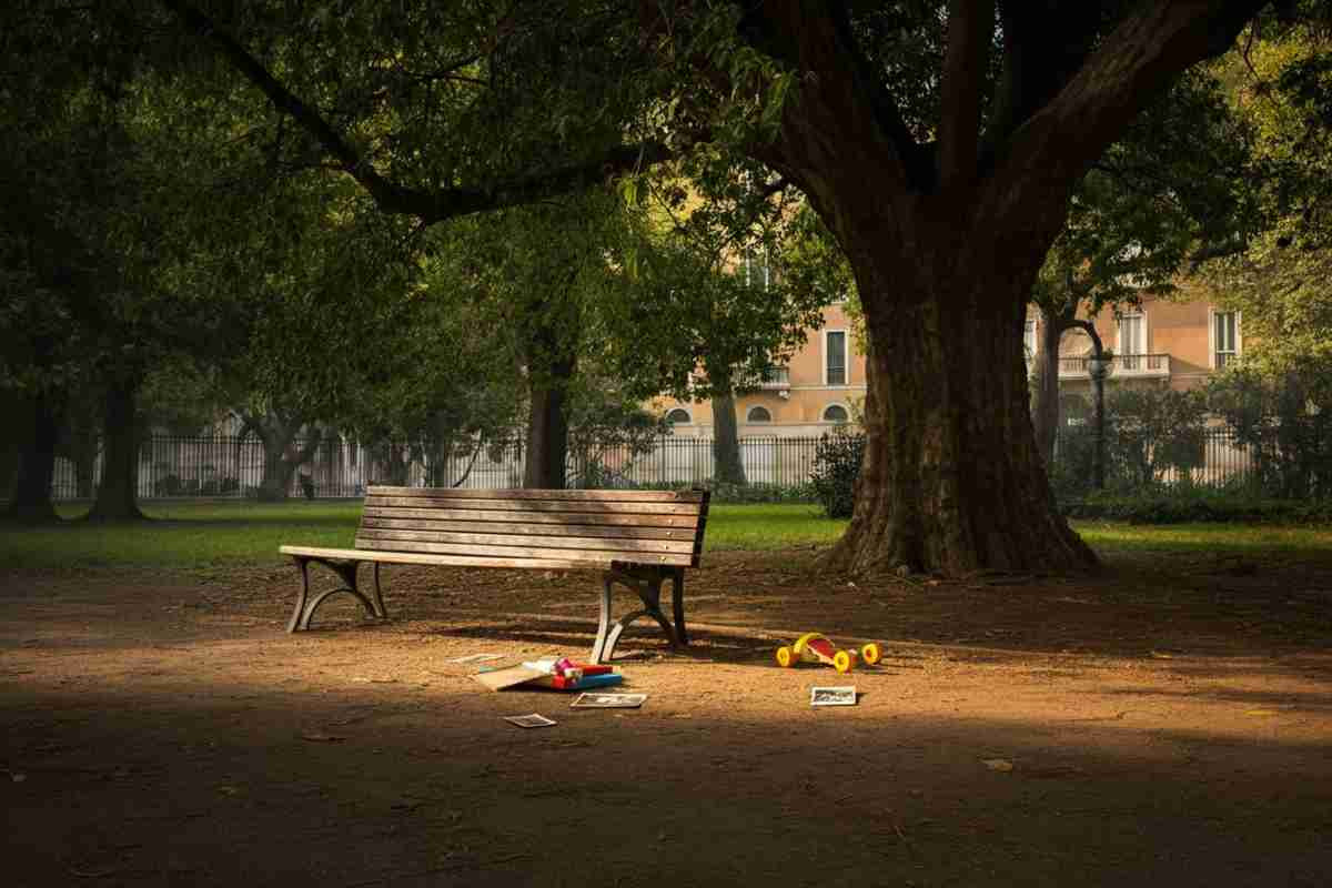 La misteriosa donna di Villa Pamphili: tra tatuaggi, un volto sfigurato e il dramma di una figlia scomparsa