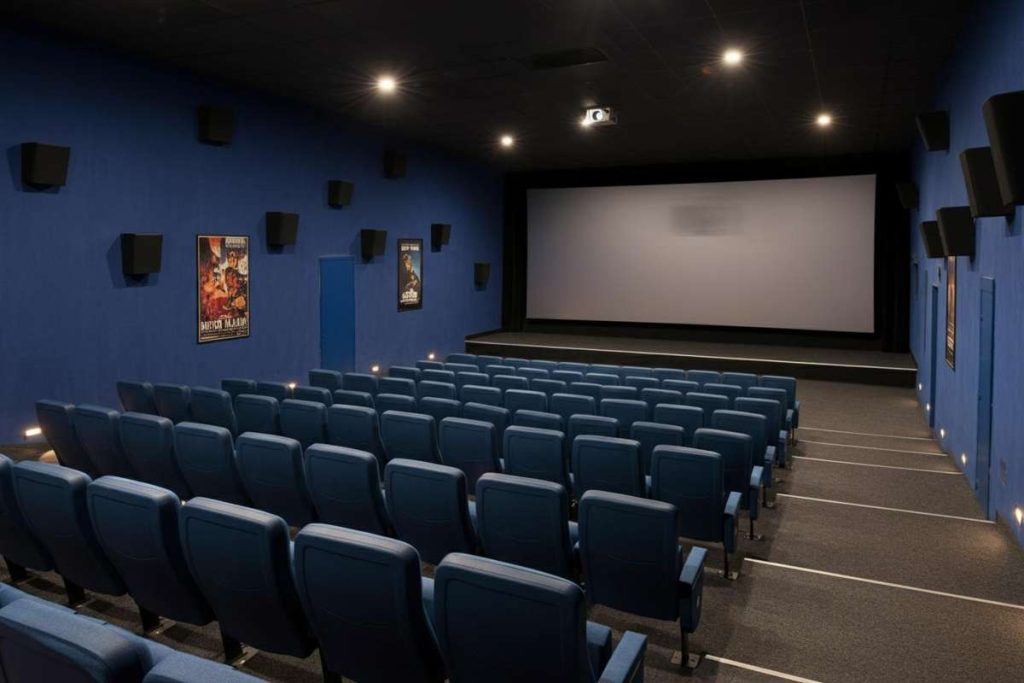 La sala d'essai Ariston di Trieste si trasforma in un vivace hub culturale