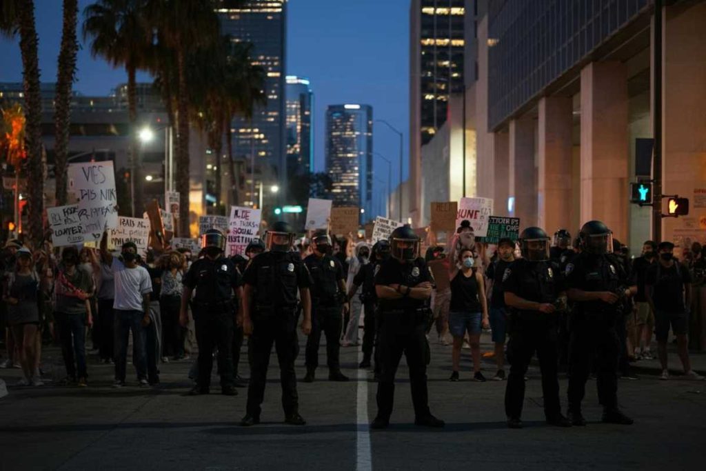 Marines in allerta: 500 soldati pronti a intervenire a Los Angeles