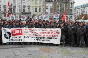 Metalmeccanici in piazza a Torino: la lotta per il contratto si fa sentire