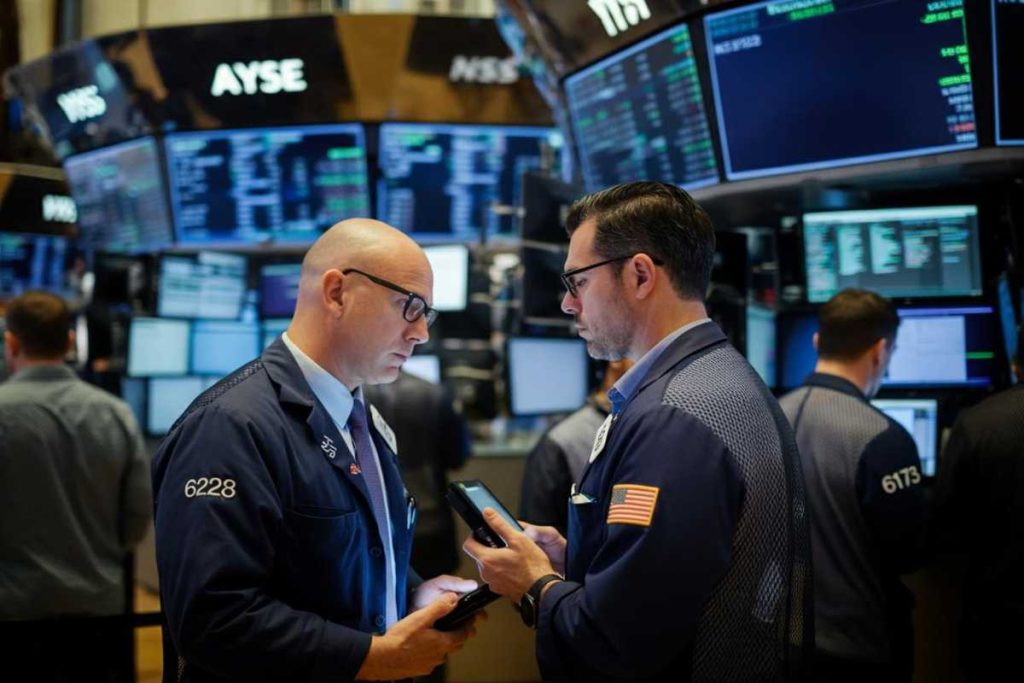 Milano in difficoltà tra Generali ed Enel, ma St brilla nel mercato