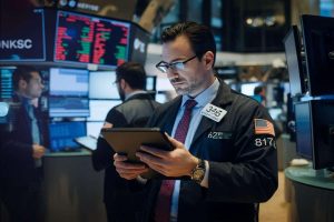 Milano in rosso: le banche affondano e Buzzi delude i mercati