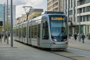 Nuovo tram di Brescia: la partnership tra Manelli, Hitachi e Alstom promette innovazione e sostenibilità