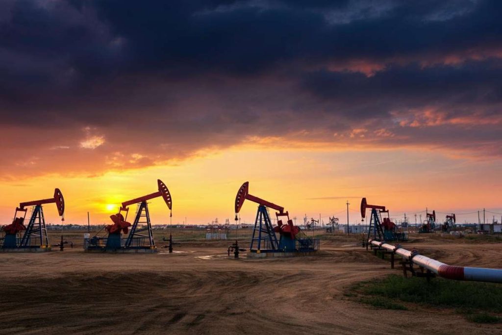 Petrolio in ascesa: Brent sfiora i 78 dollari tra le tensioni nello stretto di Hormuz