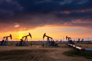 Petrolio in ascesa: Brent sfiora i 78 dollari tra le tensioni nello stretto di Hormuz