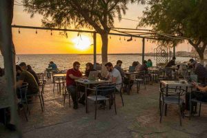 Raid in un internet cafè sul mare di Gaza: 21 vittime in un attacco israele