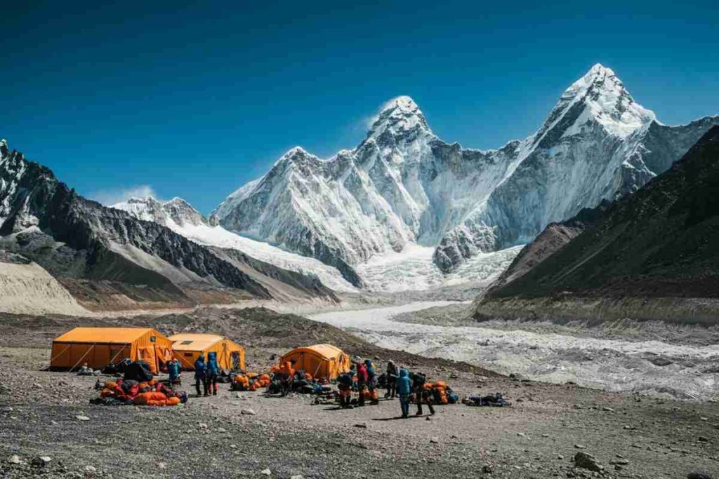 Simone Moro: l'alpinismo si trasforma in turismo di massa