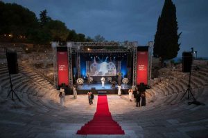 Star del cinema al Taormina Film Fest: Scorsese, Deneuve, Bellucci, Douglas e Hunt in scena