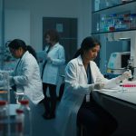 Studio italiano esplora il legame sorprendente tra endometriosi e microbiota