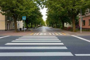 Tragedia a Macerata: un furgone travolge due ragazzi sulle strisce pedonali