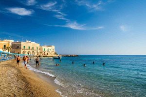 Tre uomini accusati di stupro: la testimonianza scioccante di una ragazza in vacanza nel Salento