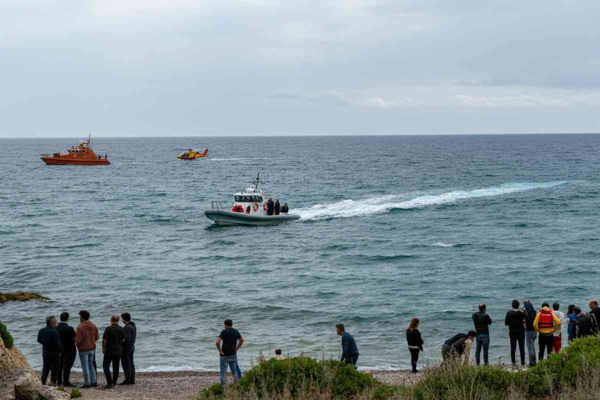 Tre uomini scomparsi in mare: la drammatica ricerca nel golfo di Taranto