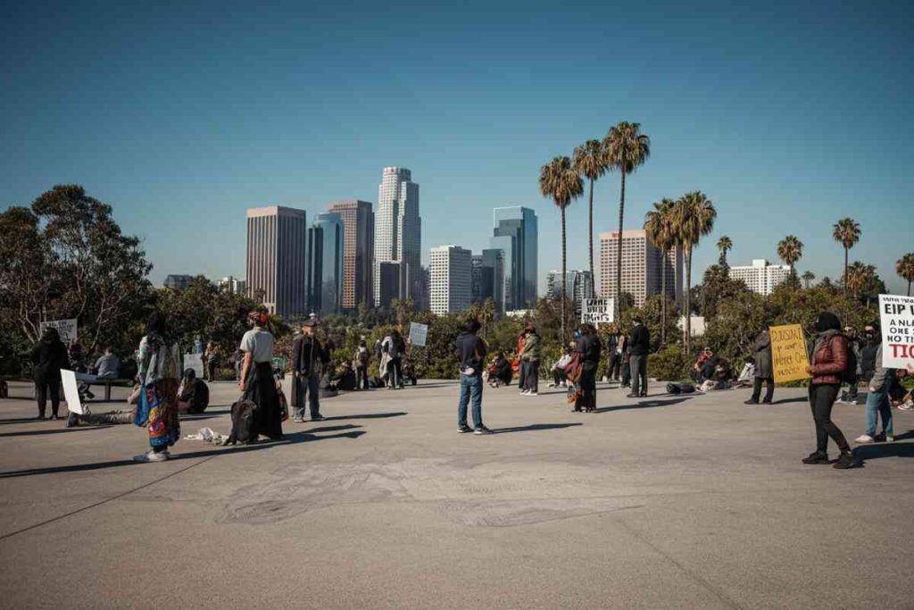Trump promette di liberare Los Angeles da migranti e criminalità