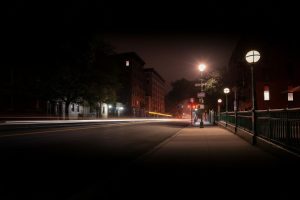 Un 19enne accoltellato a Roma: agguato notturno con la fidanzata e conoscenti coinvolti